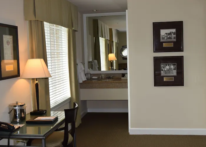 The Glen Club Hotel Glenview