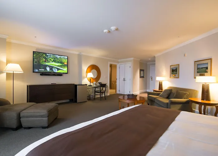 The Glen Club Hotel Glenview